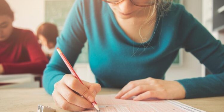 Primeiros concursos públicos federais serão lançados em 10 de abril