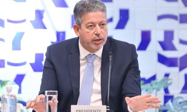 Lira prevê votação rápida para projetos de combate às fake news e do novo arcabouço fiscal