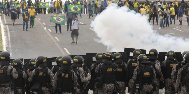 Moraes aceita denúncia contra outros 200 envolvidos nos atos golpistas