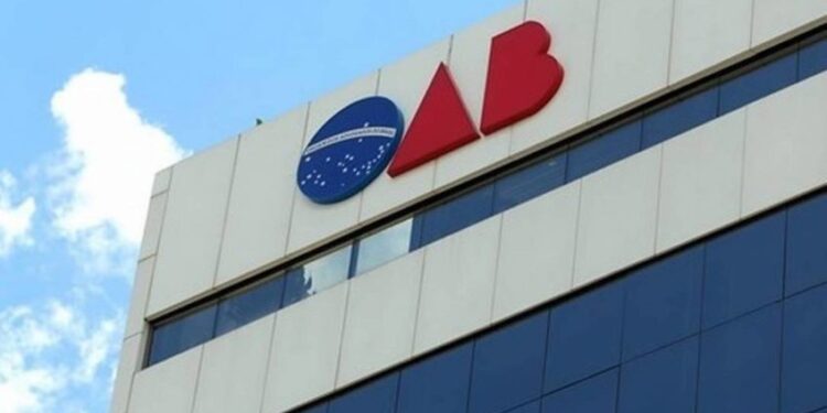 Decisão do STF que acaba com prisão especial para quem tem cursos superior não alcança advogados, esclarece OAB