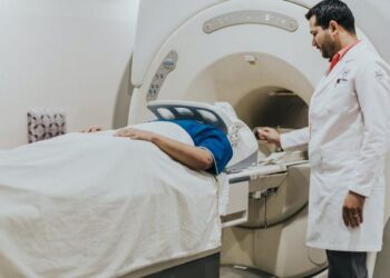 Idoso com lombalgia crônica garante na Justiça acesso a exame