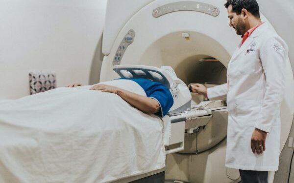 Idoso com lombalgia crônica garante na Justiça acesso a exame