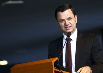 Moraes manda soltar Torres e determina uso de tornozeleira eletrônica