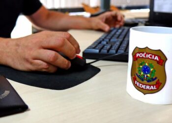 PF cumpre mandado de busca e apreensão contra Bolsonaro, prende seu ex-ajudante de ordens em operação por falsificação de dados de vacinação