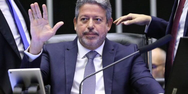 Câmara tomará medidas contra big techs pelos ataques ao PL das Fake News, diz Lira