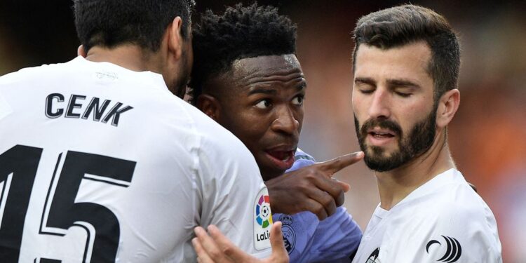 Brasil notificará autoridades espanholas após racismo contra Vini Jr