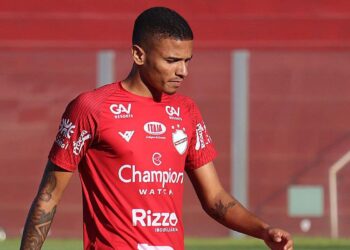 Jogador é banido do futebol por envolvimento em esquema de manipulação