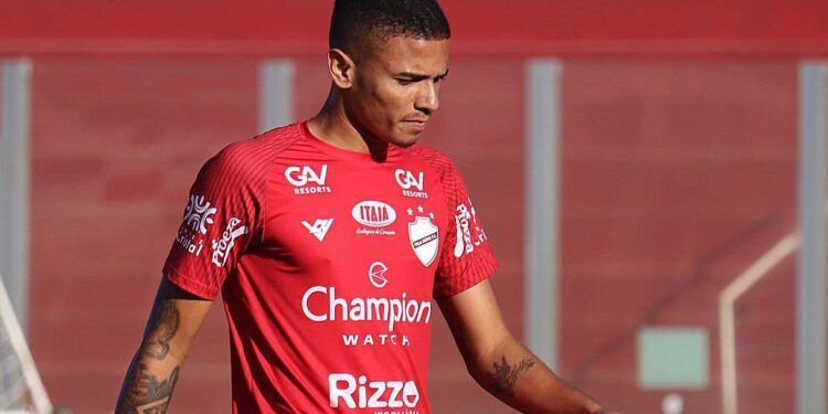 Jogador é banido do futebol por envolvimento em esquema de manipulação