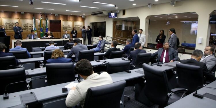 Câmara aprova Projeto de Lei Complementar que revoga lei dos transportes