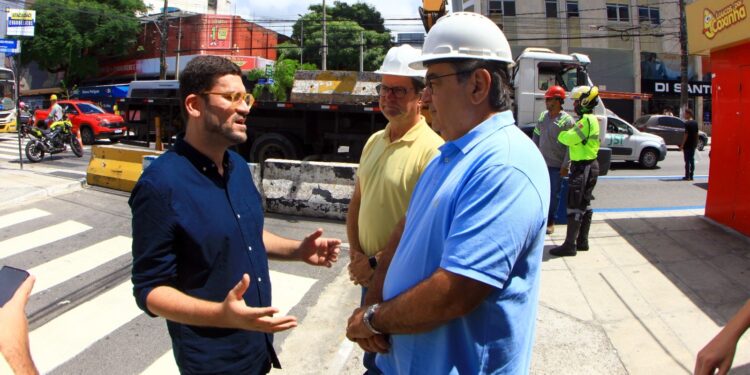 Álvaro Dias acompanha início das obras de requalificação da Rua João Pessoa