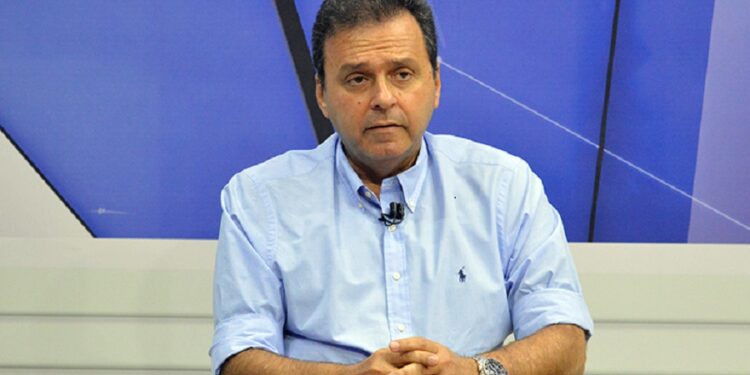 Carlos Eduardo acentua distância de Fátima e PT