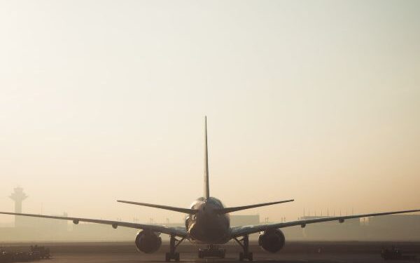 Negada indenização para cliente após atraso de voo em virtude da Covid-19