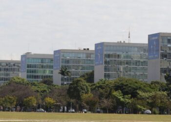 Medida provisória reajusta em 9% salários dos servidores civis do Poder Executivo