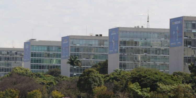 Medida provisória reajusta em 9% salários dos servidores civis do Poder Executivo