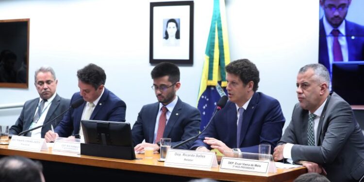 Câmara instala CPIs para investigar o MST, possível fraude na Americanas e manipulação no futebol