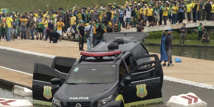 STF julga mais 250 denunciados por atos golpistas