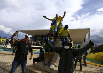 STF tem 4 votos para tornar réus 250 denunciados por atos golpistas