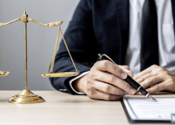 É facultado ao autor aditar petição inicial no caso de réu falecido antes do ajuizamento da ação