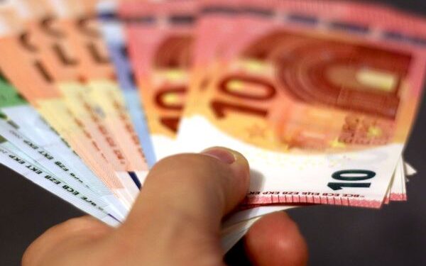 Banco não comprova legalidade em descontos e sofre condenação