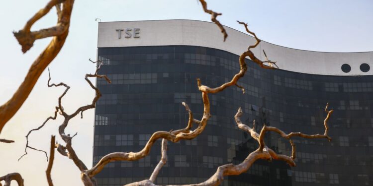 TSE inicia julgamento que pode levar à inelegibilidade de Bolsonaro