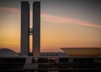 Políticos dão mais uma mostra de desrespeito e descaso com a população