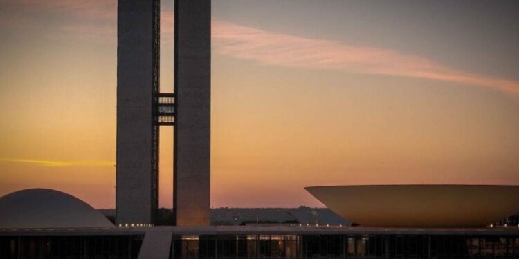 Políticos dão mais uma mostra de desrespeito e descaso com a população