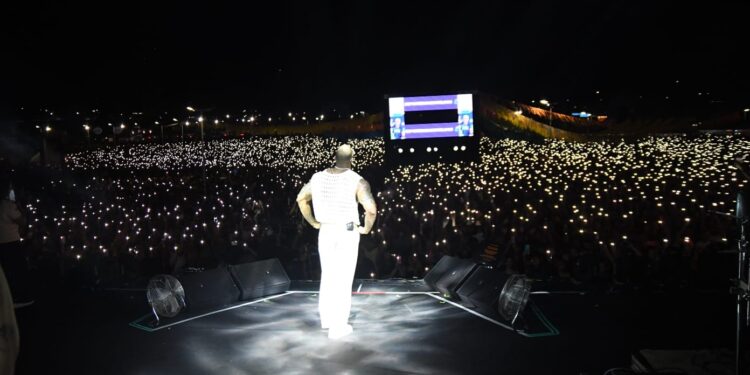 Com Léo Santana, São João de Natal reafirma seu sucesso e fecha portões com 80 mil pessoas