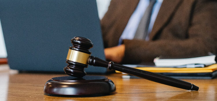 Condômino não tem legitimidade para, individualmente, ajuizar ação de exigir contas contra administrador do condomínio