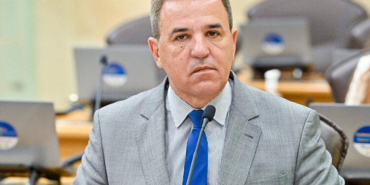 Deputado aciona PGR para investigar governadora Fátima Bezerra