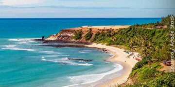 Ibama pode multar obra em falésia na Praia da Pipa (RN) mesmo que município tenha dado autorização