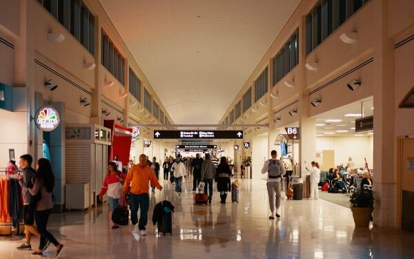 Justiça determina que companhia de turismo pague indenização a cliente por danos morais e materiais