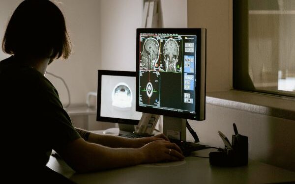 Recém-nascida com nanismo terá exame fornecido pelo Estado