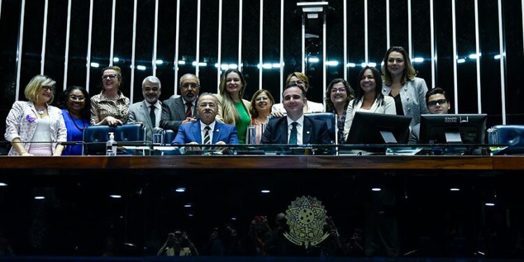 Vai à sanção projeto da igualdade salarial entre mulheres e homens