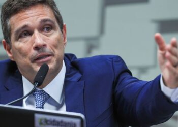 Comissão do Senado aprova convite para que Campos Neto explique juros