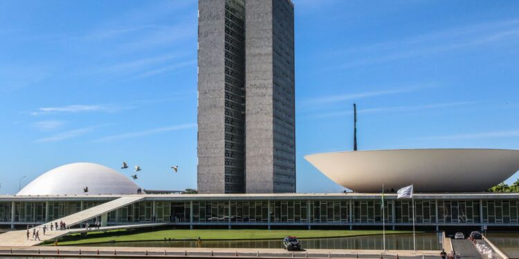 Reforma tributária e indicação de Zanin movimentam semana no Congresso