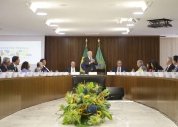 Lula pede agilidade na nomeação de aliados do governo