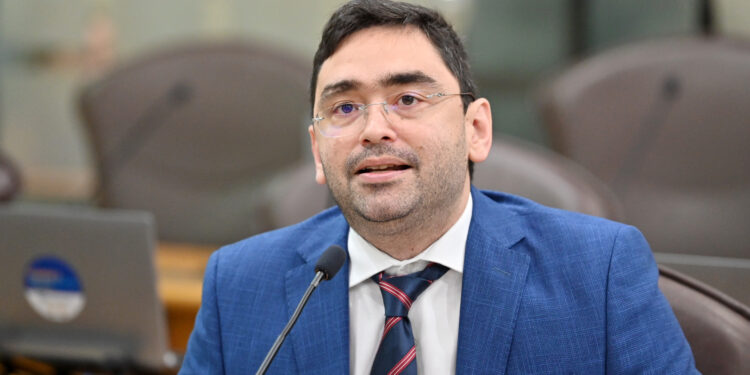 Audiência proposta por Adjuto orienta municípios a implantar Patrulha Maria da Penha