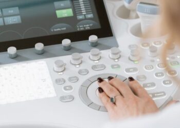 Cliente de plano de saúde será indenizado e reembolsado por ter custeado exame-diagnóstico não excluído de contrato