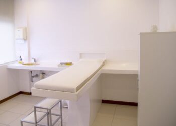 Decisão de sequestrar valores de plano de saúde para custear tratamento de dependente químico em clinica particular é mantida