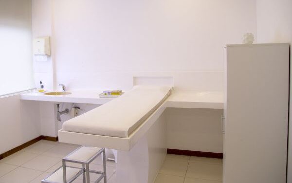 Decisão de sequestrar valores de plano de saúde para custear tratamento de dependente químico em clinica particular é mantida