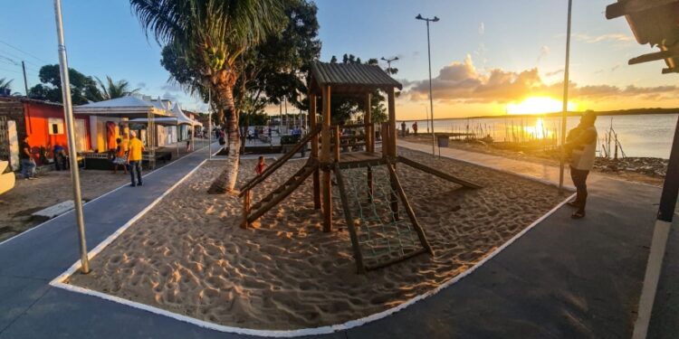 Prefeitura entrega nova praça para moradores do bairro Passo da Pátria