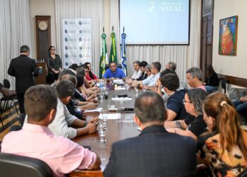 Prefeito se reúne com representantes do Sinte e apresenta proposta de reajuste salarial