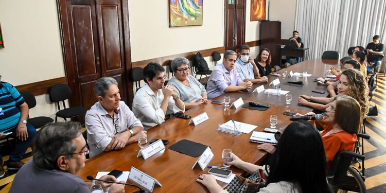 Reajuste salarial dos professores é definido e segue para aprovação na Câmara Municipal