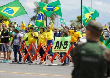 PGR pede que plataformas informem se 244 denunciados por atos de 8 de janeiro são seguidores de ex-presidente