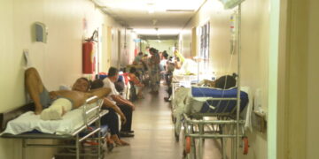 Sesap tem 15 dias para retirar pacientes dos corredores do hospital Walfredo Gurgel