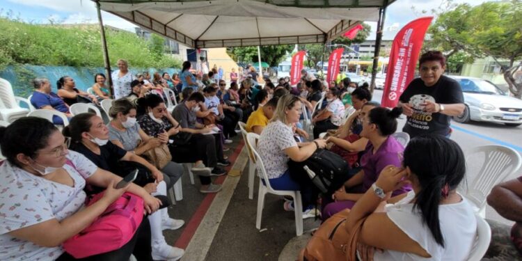 Servidores da saúde estadual entram em greve