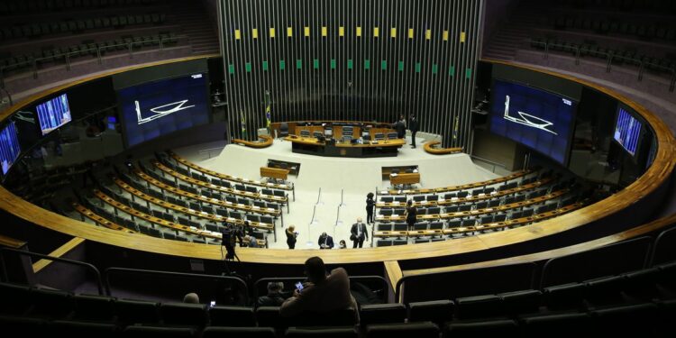 Falta de consenso adia votação da reforma tributária