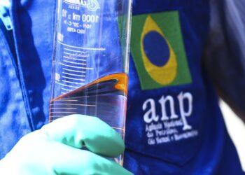 Produção brasileira de petróleo aumenta 4% em 2022, diz ANP