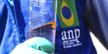 Produção brasileira de petróleo aumenta 4% em 2022, diz ANP