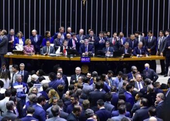 Plenário da Câmara aprovou 87 propostas no 1º semestre; reforma tributária foi maior destaque